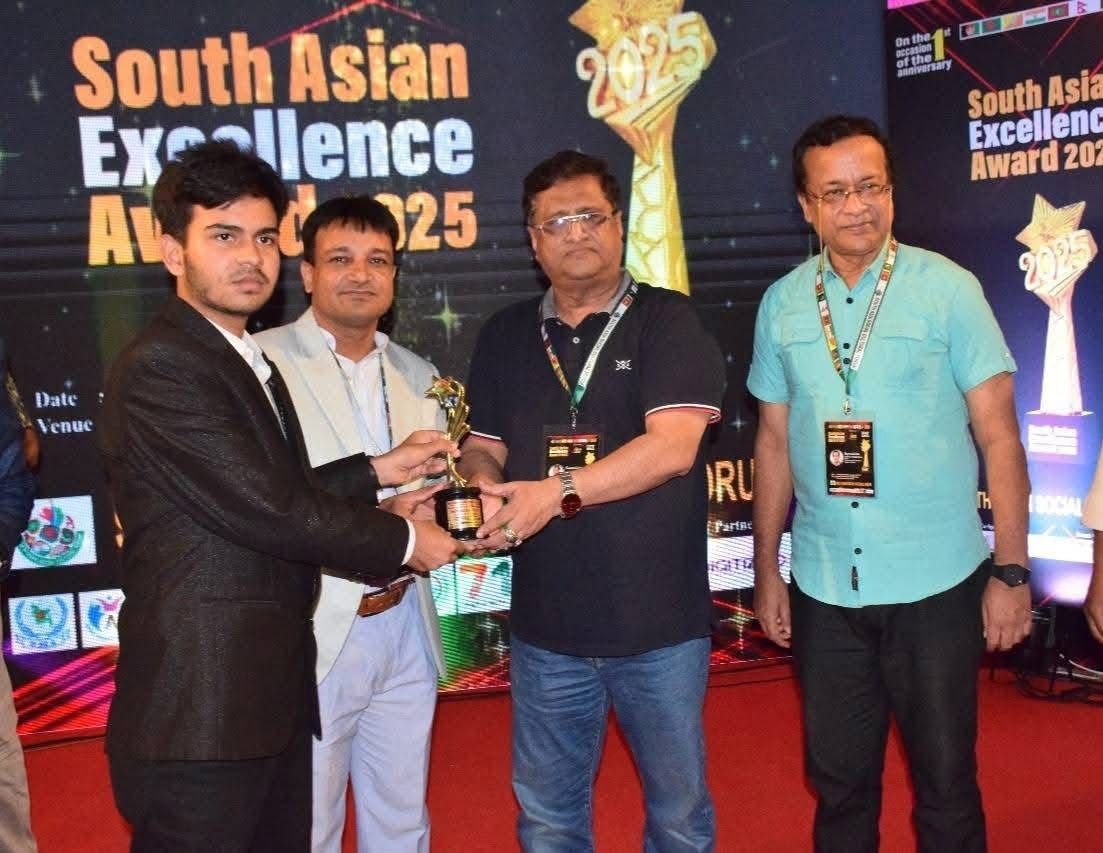TeenX receiving South Asian Excellence Award 2025